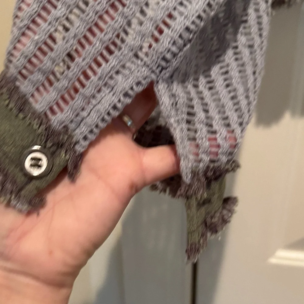 POL women’s Two-Tone crochet like Hooded Utility Jacket in Gray and Olive NWOT - Picture 6 of 16